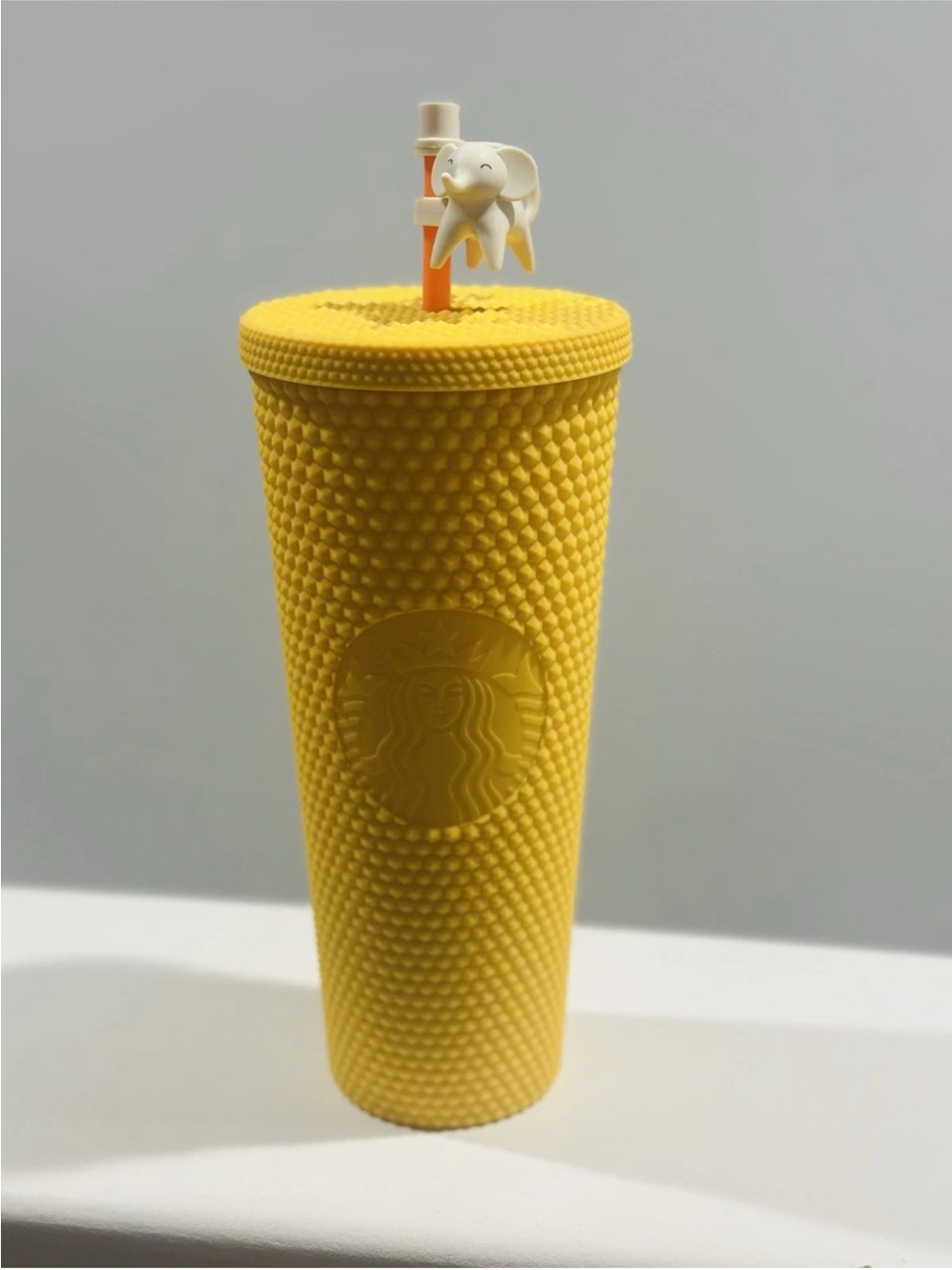 China Starbucks Elephant Topper Yellow
Studded Straw Cup New 24OZ